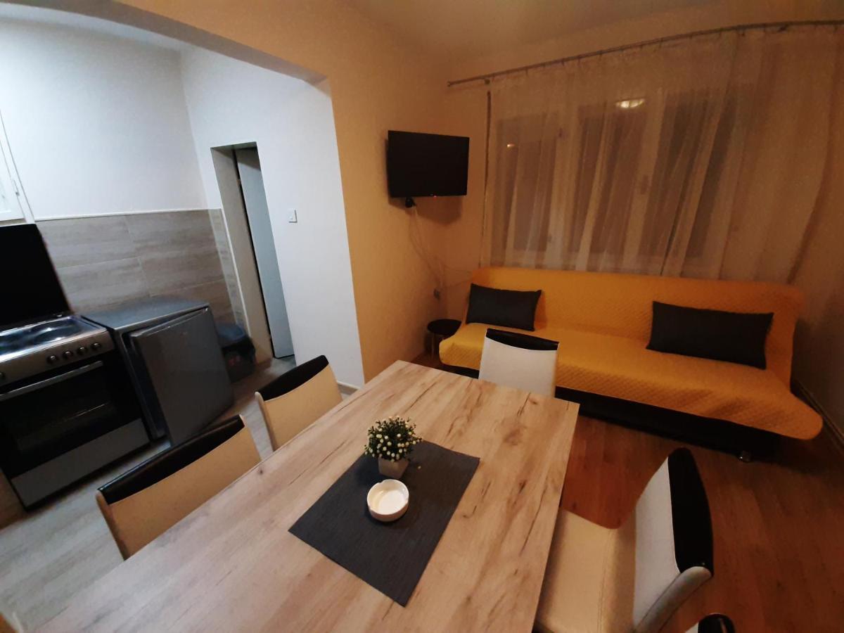 Haus Apartman Zajecar M&L מראה חיצוני תמונה